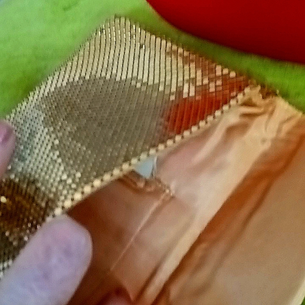 💥SALE Vintage gold mesh Whiting and Davis U.S.A. made bag purse💥 - Picture 4 of 5